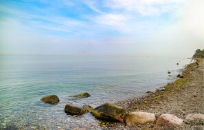 بالقرب من الشاطئ