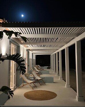 Unclassified image, 4 of 16, button