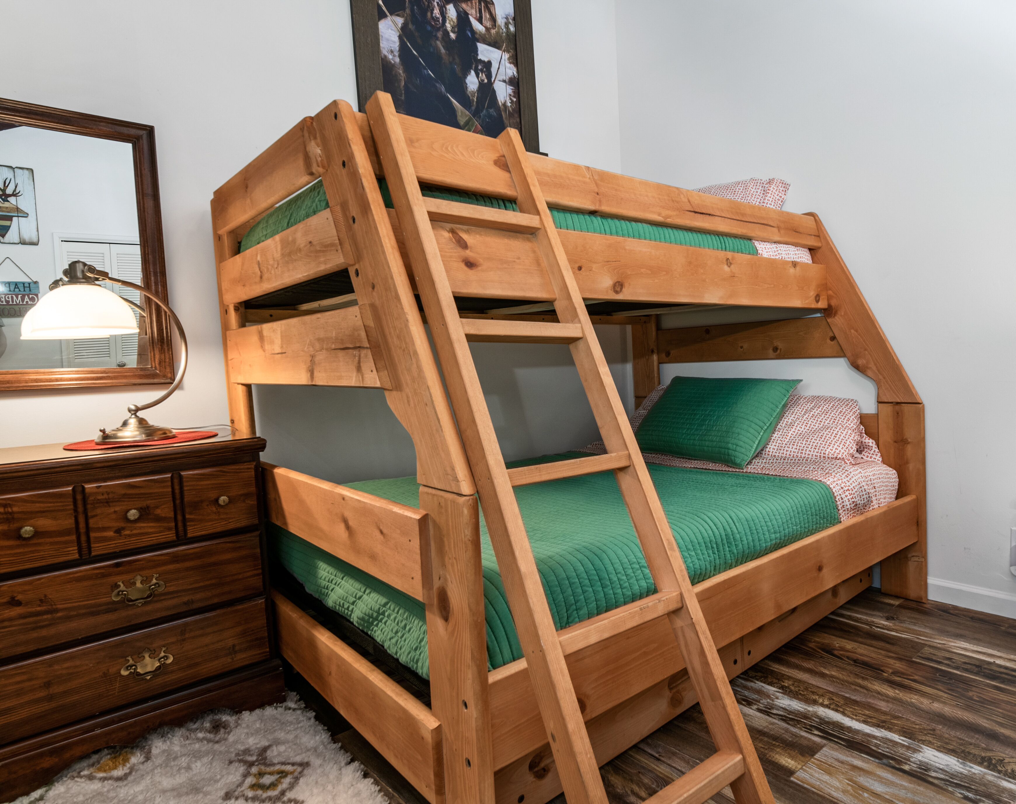 Best spot for Fall Foliage! Walk to village and 2 min to Snow Summit!