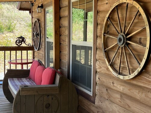 The Romantic LOVE NEST mountain Log Cabin w/ Lake view-5 minutes from the beach!