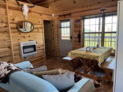 The Romantic LOVE NEST mountain Log Cabin w/ Lake view-5 minutes from the beach!