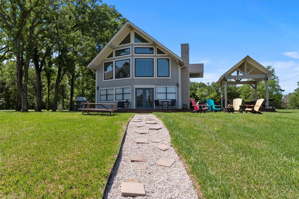Cedar Creek Lakeside Getaway — Kayaking, Paddleboard, Fishing, & Floating Dock