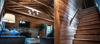 Honeysuckle Hideaway<br>Cabin with hot tub and king bed! Family friendly.