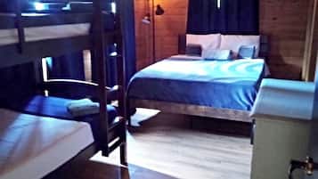 3 多间卧室、旅行婴儿床、免费 WiFi、床单