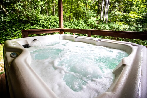 Honeysuckle Hideaway<br>Cabin with hot tub and king bed! Family friendly.