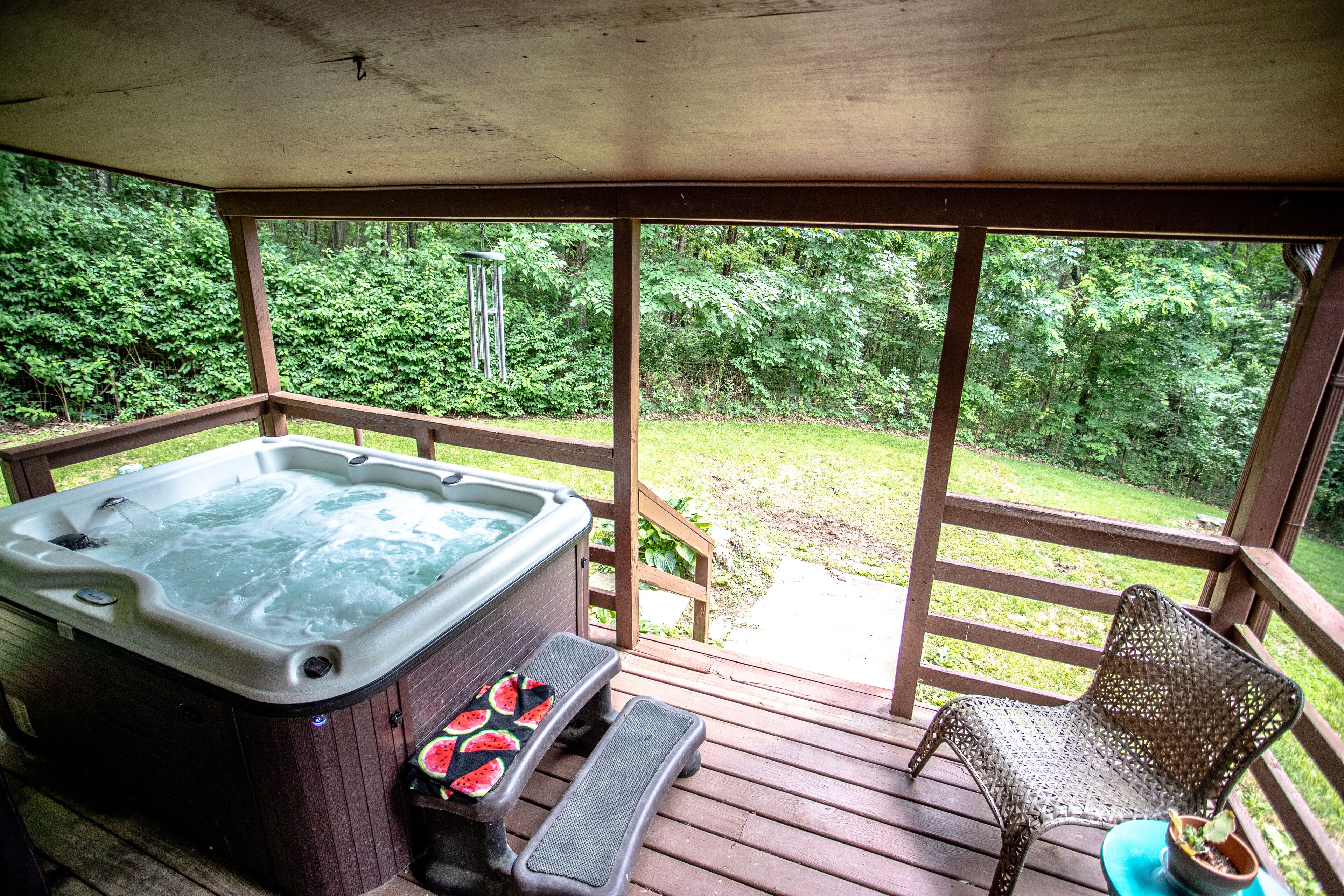 Outdoor spa tub
