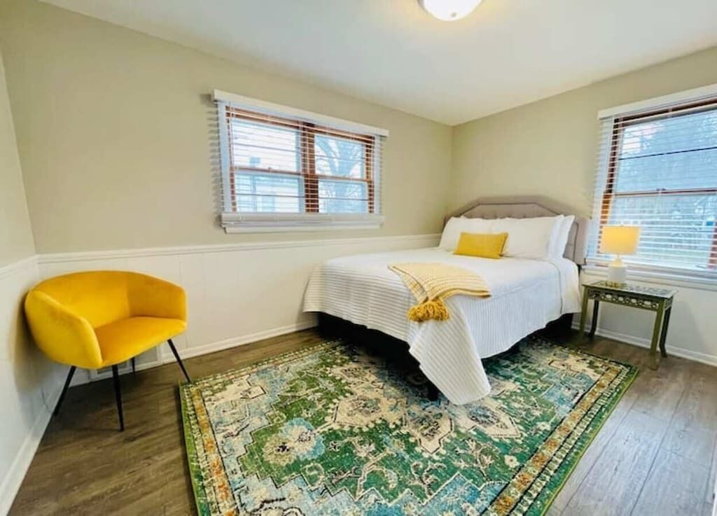 Lakeshore Retreat: at the heart of it all