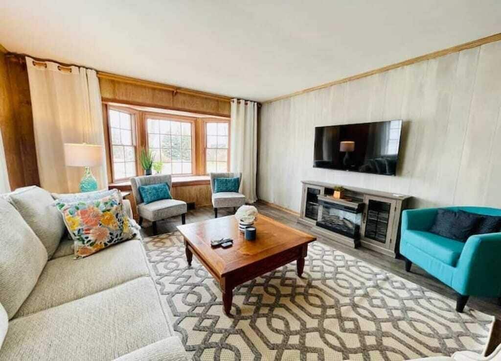 Lakeshore Retreat: at the heart of it all