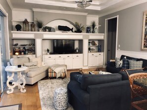 Televisión y oficina 