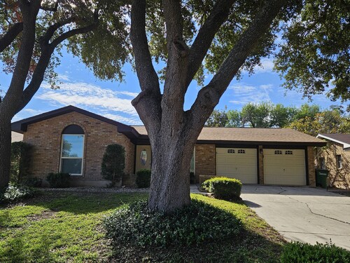 Cozy home in beautiful and historic San Antonio, TX!