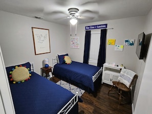 3 bedrooms, iron/ironing board, free WiFi, bed sheets