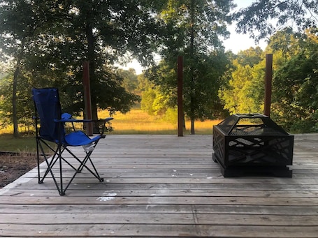 Outdoor dining. Quiet 2 story Cabin on 32 acres near eleven point river