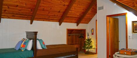 4 chambres, bureau, fer et planche à repasser, lit parapluie