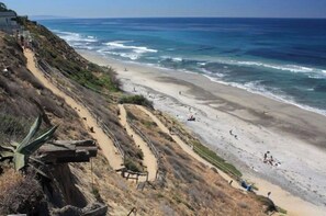 Beach nearby, sun loungers, beach towels - Luxury Beach Condo: hot tub, AC, long term stays (Encinitas)