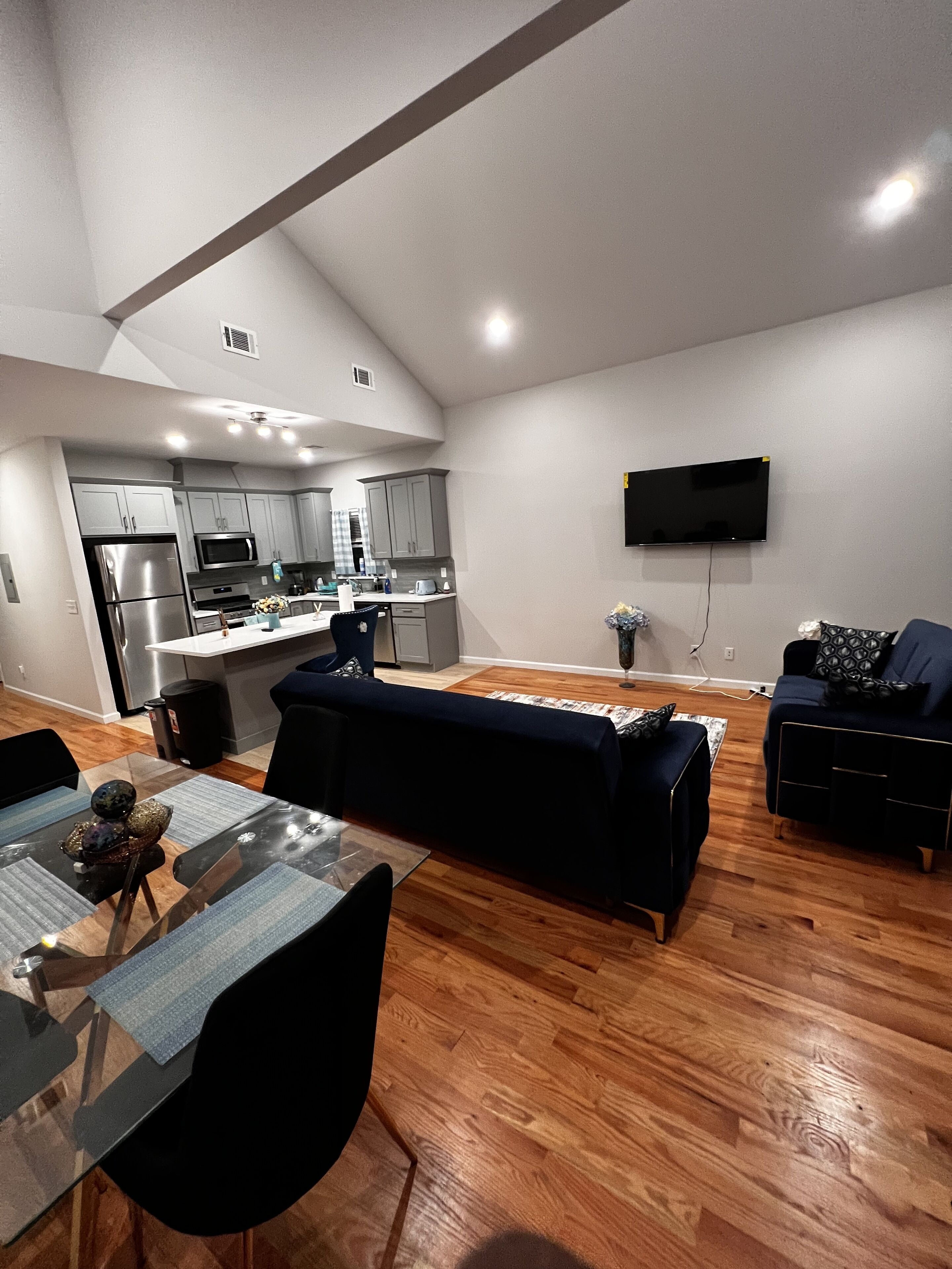 SPRINGVIEW HOMES 12MINS FROM EWR & 3 MINS FROM UNIVERSITY HOSPITAL