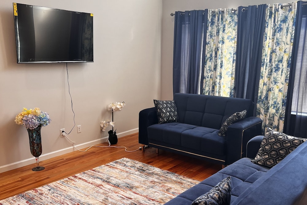 SPRINGVIEW HOMES 12MINS FROM EWR & 3 MINS FROM UNIVERSITY HOSPITAL
