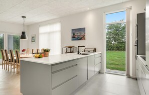 Kühlschrank, Mikrowelle, Herdplatte, Geschirrspüler
