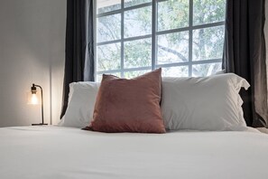 4 bedrooms, iron/ironing board, travel crib, free WiFi - 8 bedrooms - Stunner in Miami Design District! (Miami)