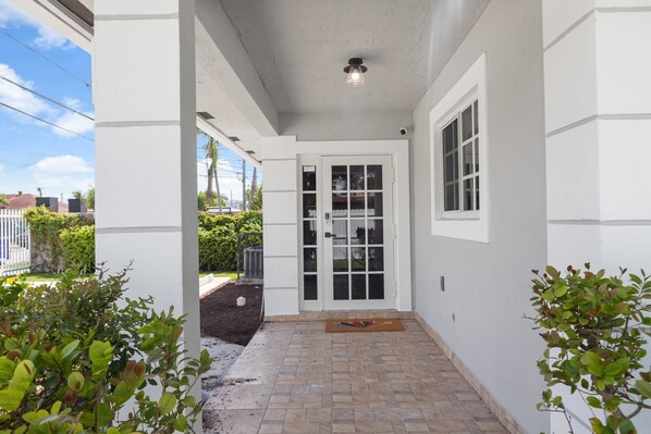 Unclassified image, 1 of 53, button - 8 bedrooms - Stunner in Miami Design District! (Miami)