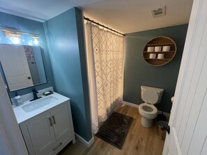 Combined shower/bathtub, hair dryer, towels, soap