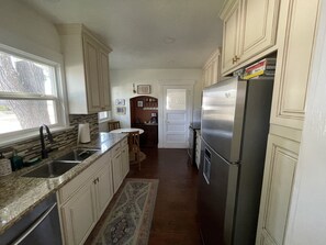 Fridge, microwave, oven, stovetop - Quaint home centrally located in Idaho Falls (Idaho Falls)