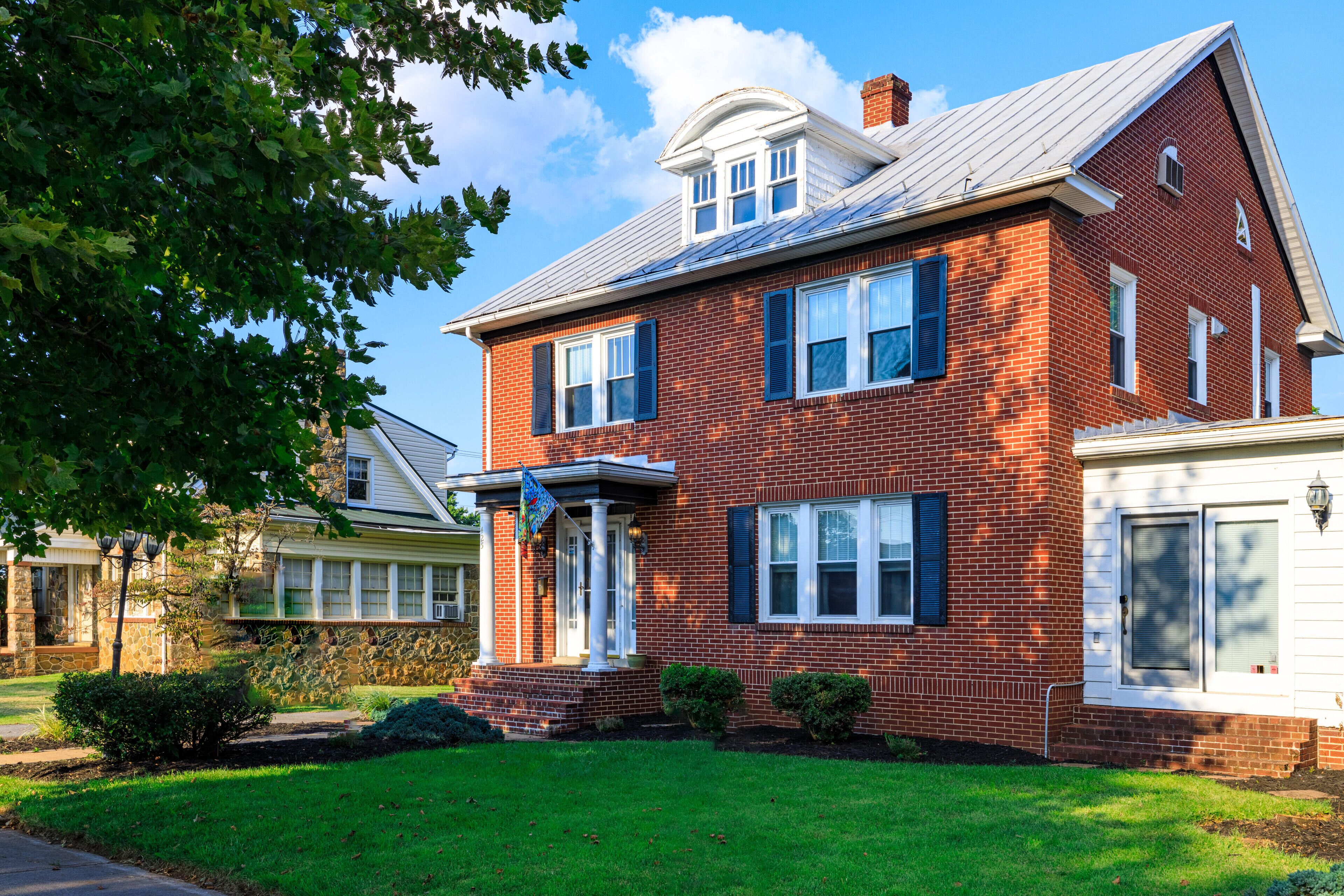 Big Sunny Family House