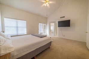 3 camere, una scrivania, ferro/asse da stiro, culla da viaggio