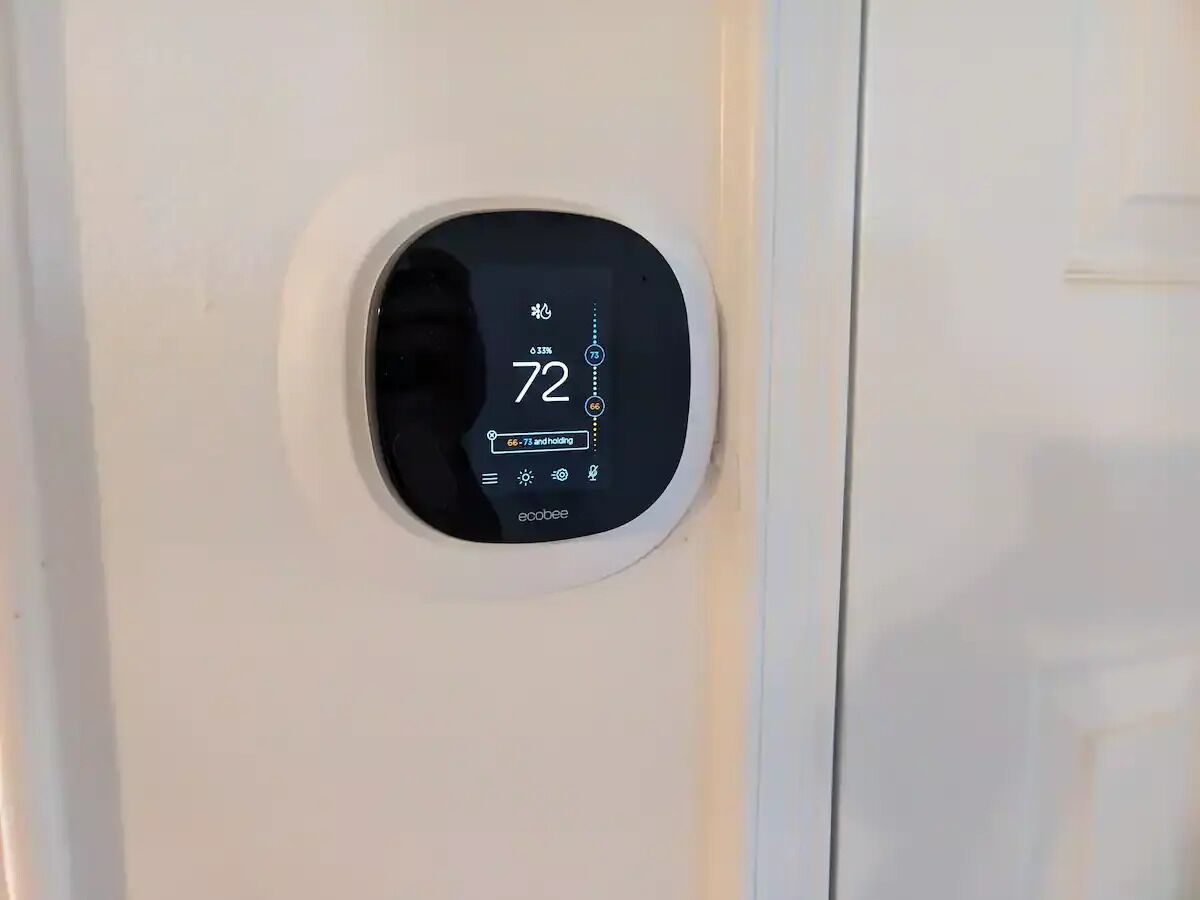 Modern Smart Townhouse | Premium Amenities | Nearby Restaurants | Full Kitchen