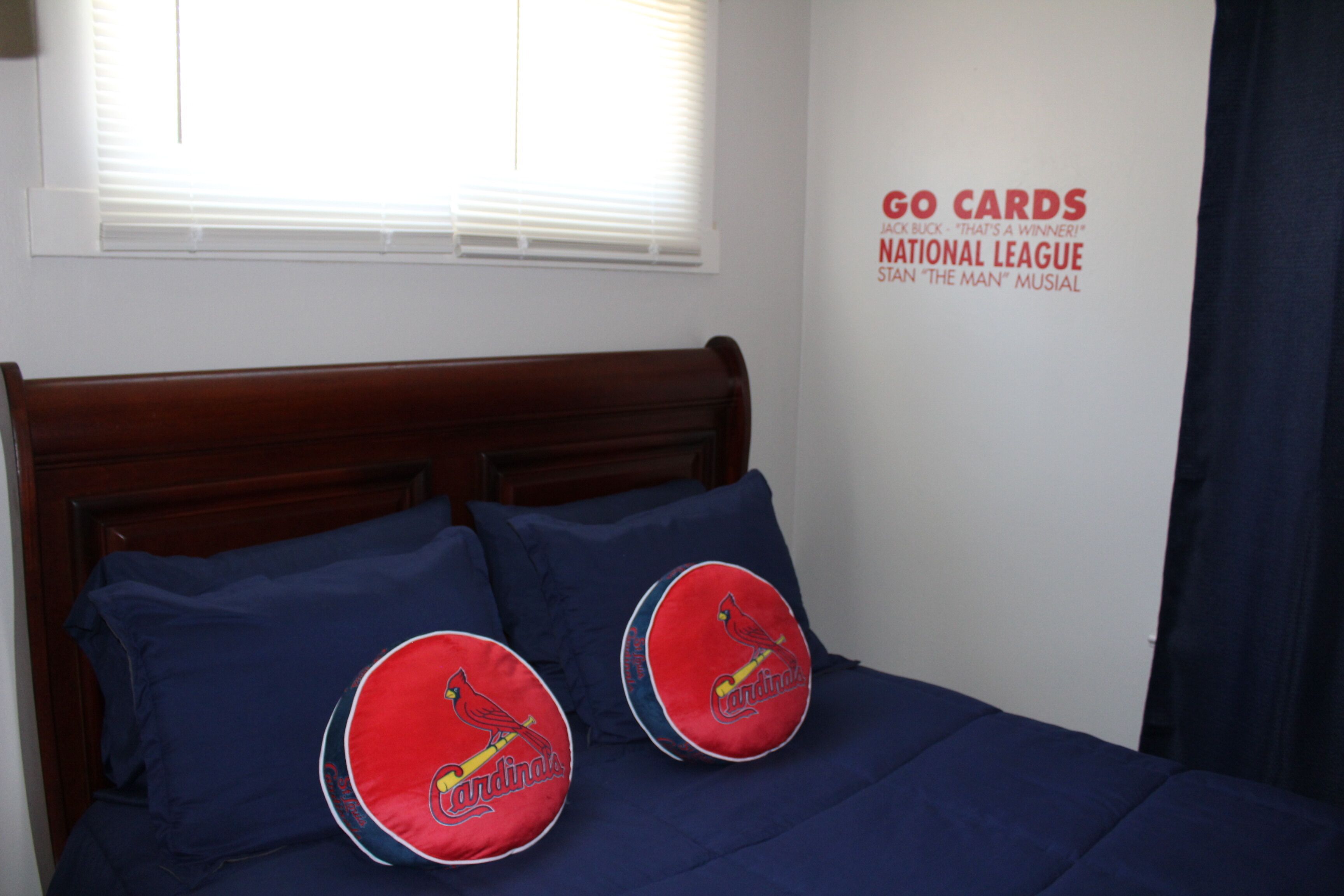 Remodeled 2 BR cozy home with a STL Cardinals theme BR. Close to St. Louis. 