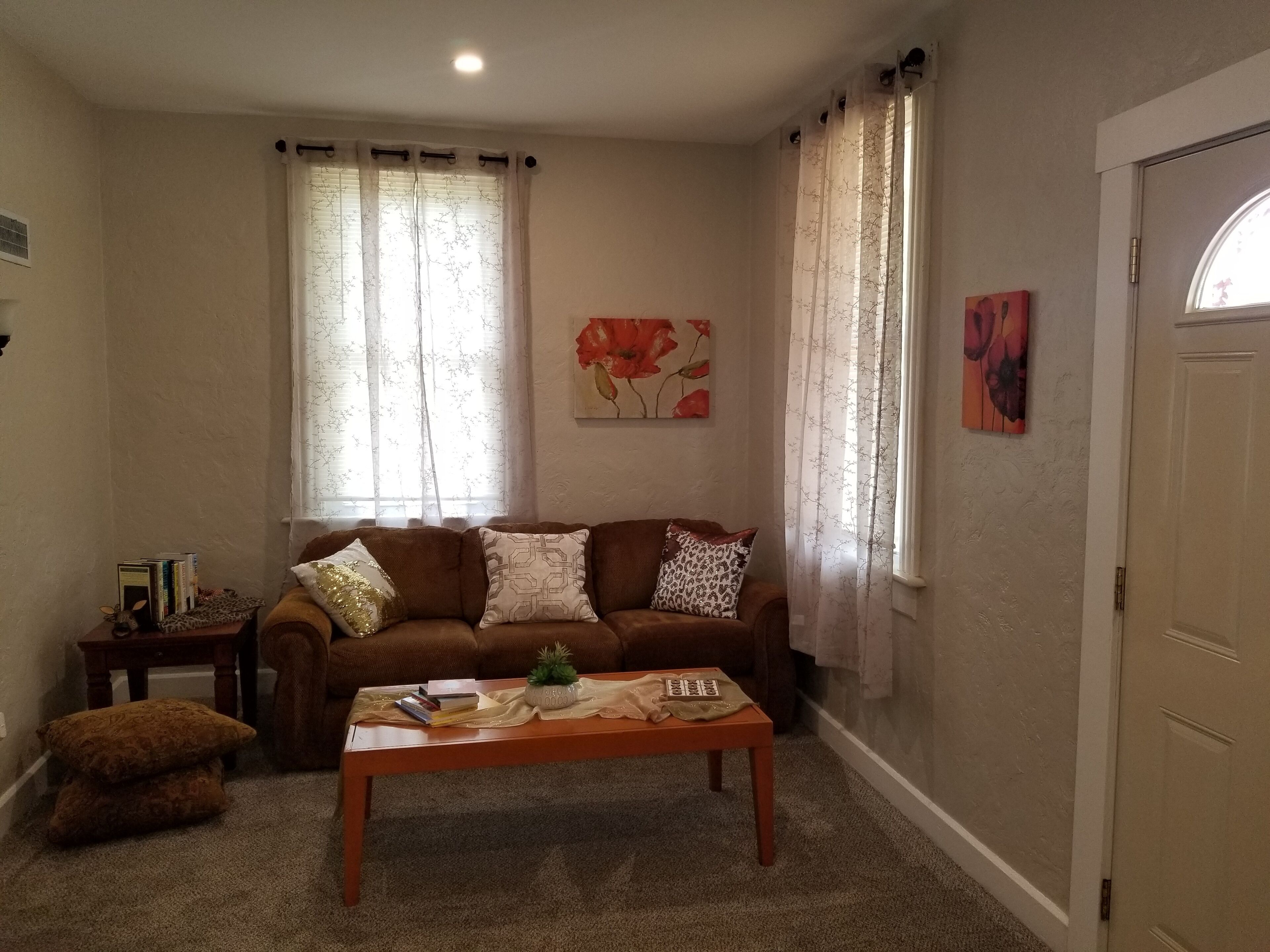 Remodeled 2 BR cozy home with a STL Cardinals theme BR. Close to St. Louis. 