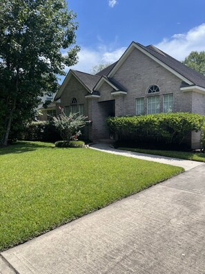 Exterior - Unwind and Relax 4 Bedroom Stay (Humble)