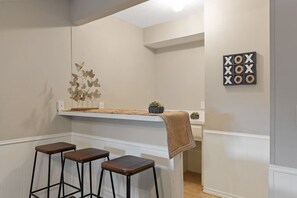 Interior - 30% OFF Family Favorite - 6 TVs- Pool Table! (Plano)