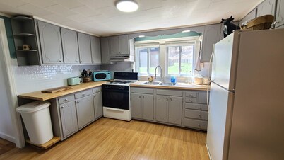 Wild Horse Lodge at Highland Hideaways near Grayson Highlands - Arcade/Theater