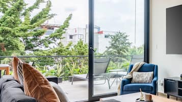 Deluxe Penthouse, 2 Bedrooms, Terrace | Living area