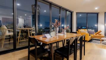 Cobertura superluxo, 3 quartos, terraço | Sala de jantar