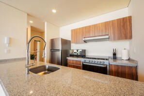 디럭스 펜트하우스, 침실 2개, 테라스 | 전용 주방 | 대용량 냉장고, 전자레인지, 오븐, 쿡탑