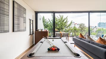 Penthouse Deluxe, 2 habitaciones, Terraza | Área de sala de estar