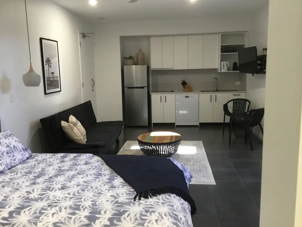 Modern self contained studio 3 mins to Lennox Head