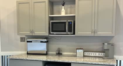 Mahoning River Lodge - Unique Grain Bin w/ hot tub