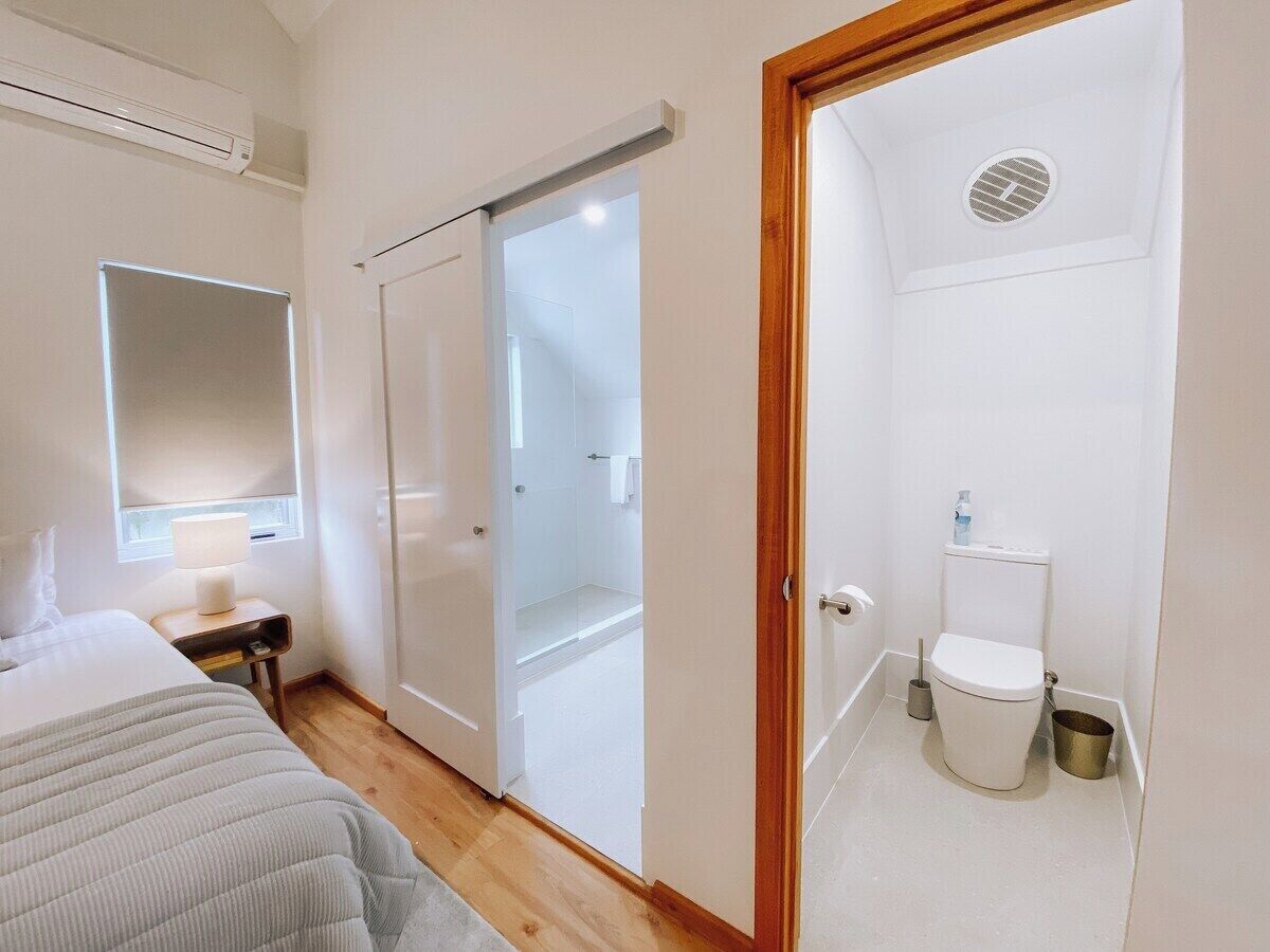 Shower, hair dryer, towels, shampoo