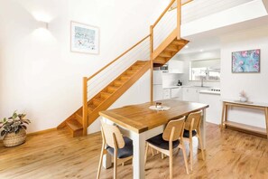 Dining - Whitesands Beach Villa | Bayfront Stay | Margaret (Quindalup)