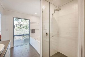 Hair dryer - Djurapin entertain dine and enjoy the beach (Dunsborough)