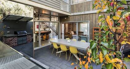 Djurapin—Sophisticated Coastal Haven with Jacuzzi