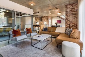 智能電視、書籍