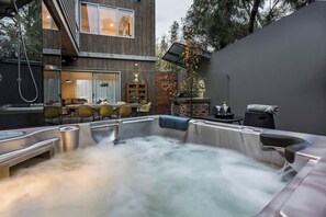 Outdoor spa tub - Djurapin entertain dine and enjoy the beach (Dunsborough)
