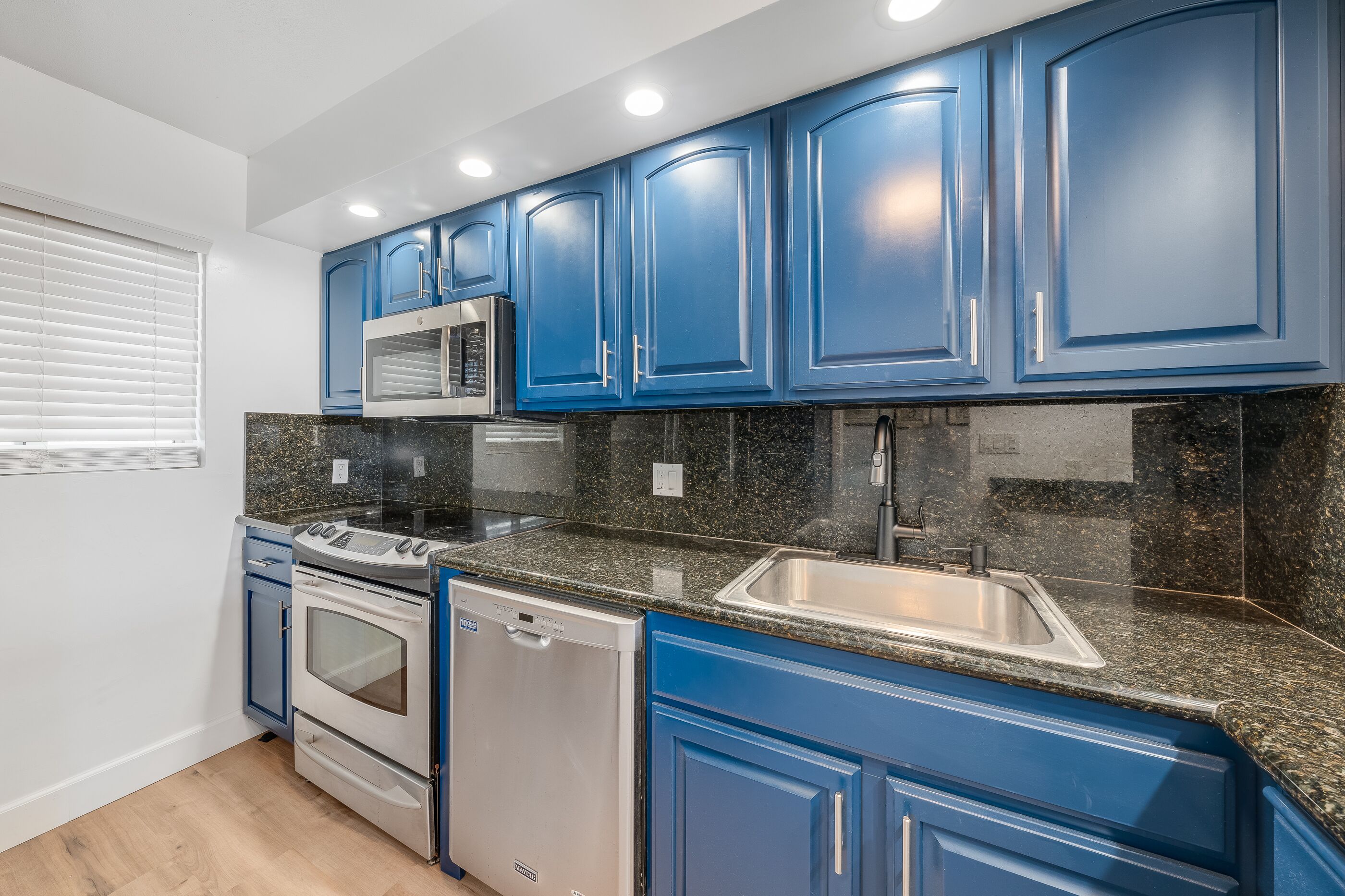 Menehune Shores #405 2bed/2bath recently renovated