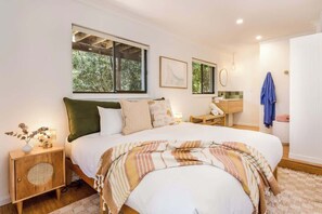 3 Schlafzimmer, Schreibtisch, Bügeleisen/Bügelbrett, Reisekinderbett