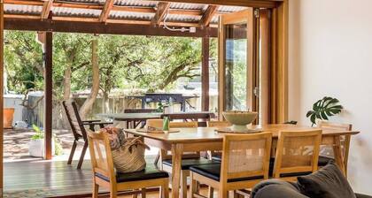 Mika Cabin—Breezy Family Haven, Easy Walk to Beach