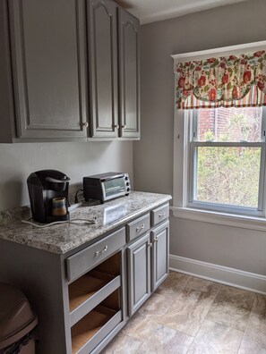 Fridge, microwave, stovetop, coffee/tea maker