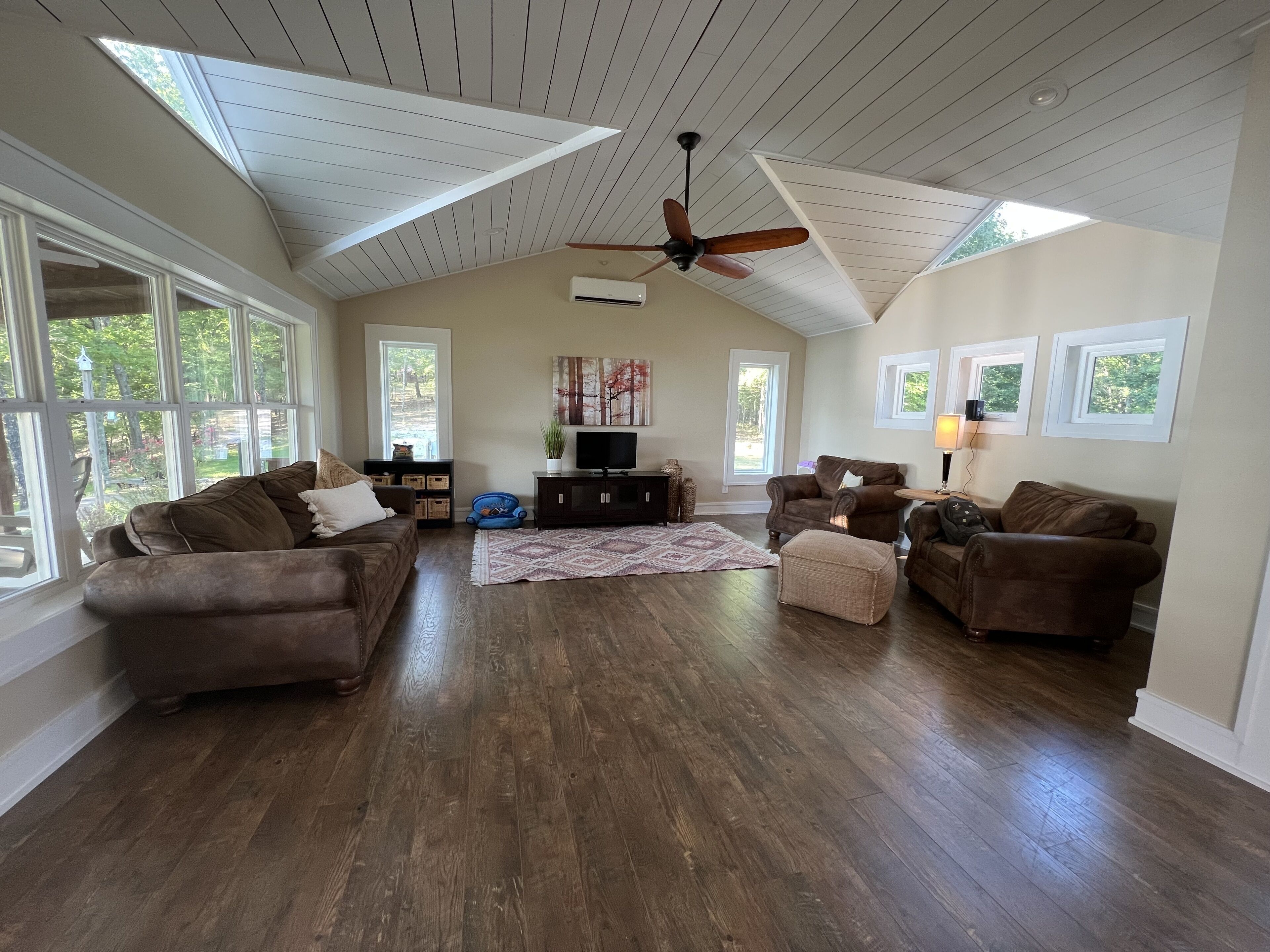 New! Gorgeous 3bd 2bth LAKEFRONT House on Bull Shoals! Pet Friendly!